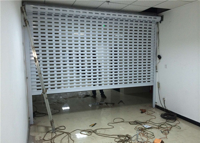 怎樣安裝電動卷簾門？